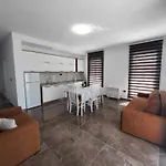 Era Palace شقة